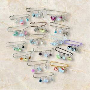 Set of 16 Hello Kitty Charm Safety Pins Set